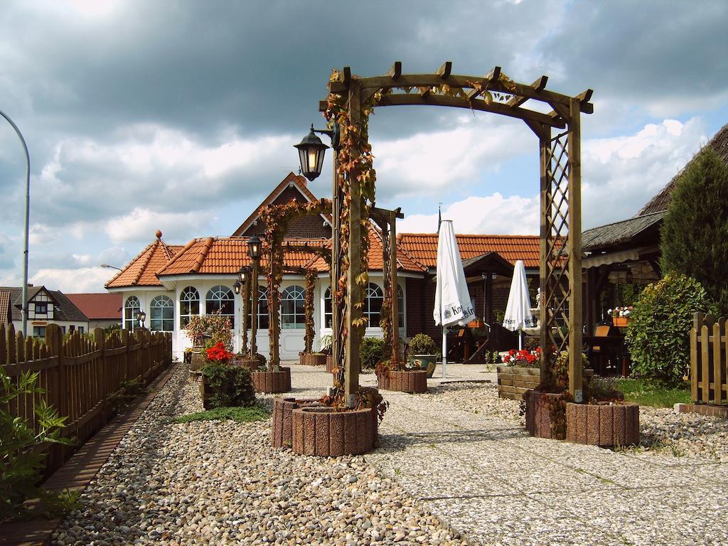 Hotel -Winterfelder Hof Apenburg-Winterfeld Buitenkant foto